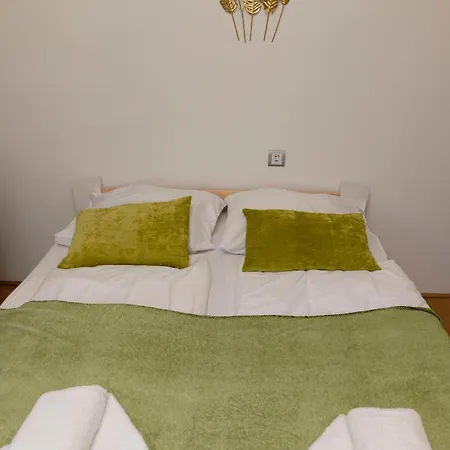 Pool And Hot Tub - Romantic Hideaway Apartment Vienna