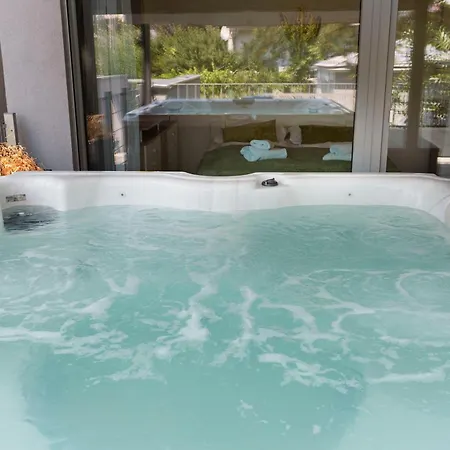 Pool And Hot Tub - Romantic Hideaway *