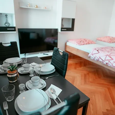Raimond 12 * Vienna