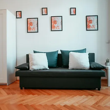 Raimond 12 Apartment *