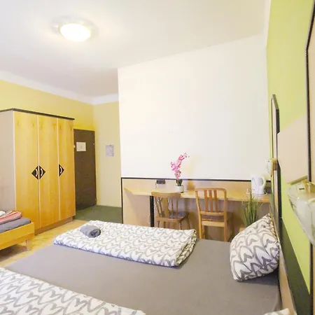 Aparthotel Triple In Hutteldorfer Strasse Area