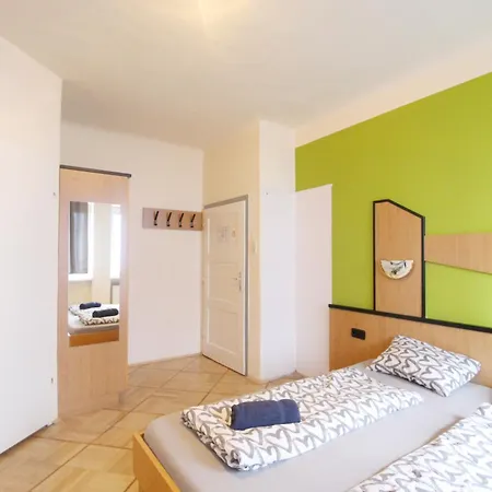 Triple In Hutteldorfer Strasse Area Aparthotel Vienna