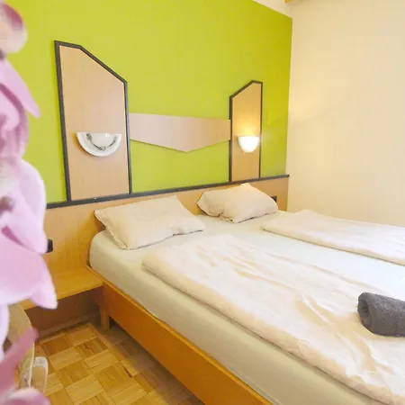 Aparthotel Triple In Hutteldorfer Strasse Area *
