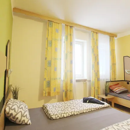 Triple In Hutteldorfer Strasse Area Aparthotel *