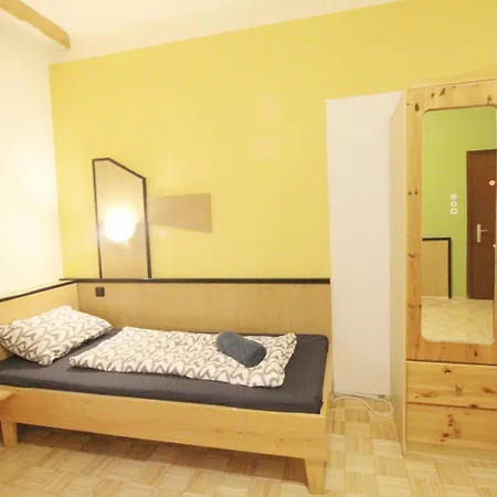 Triple In Hutteldorfer Strasse Area Aparthotel *