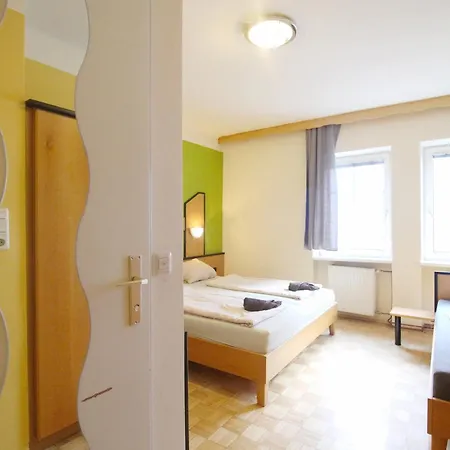 Triple In Hutteldorfer Strasse Area Aparthotel Vienna