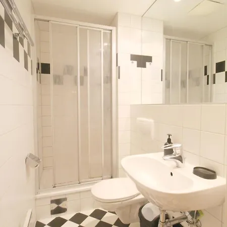 Aparthotel Triple In Hutteldorfer Strasse Area Vienna