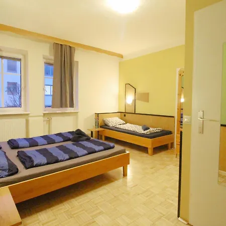 Triple In Hutteldorfer Strasse Area *