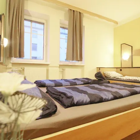 Triple In Hutteldorfer Strasse Area *