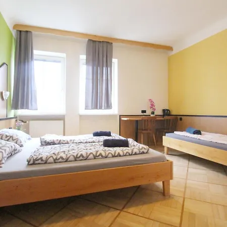 Aparthotel Triple In Hutteldorfer Strasse Area *