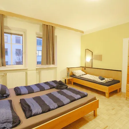 Triple In Hutteldorfer Strasse Area *