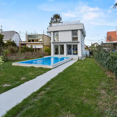 Villa Jaeger Mit Pool In *