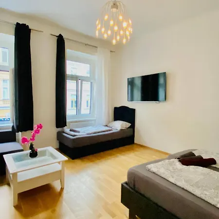Family Th8 8 Apartament *