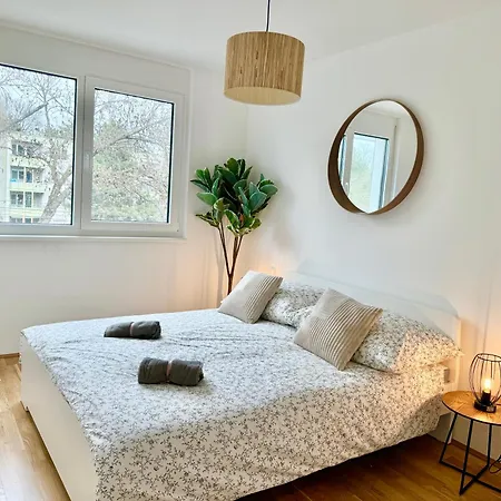Apartment Modern Premium With Balcony