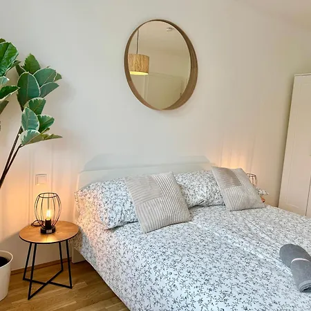 Apartment Modern Premium With Balcony *