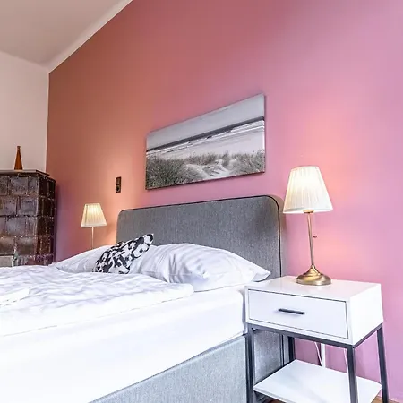 Lovely 1br Apt. Near Akh Hospital Apartment
