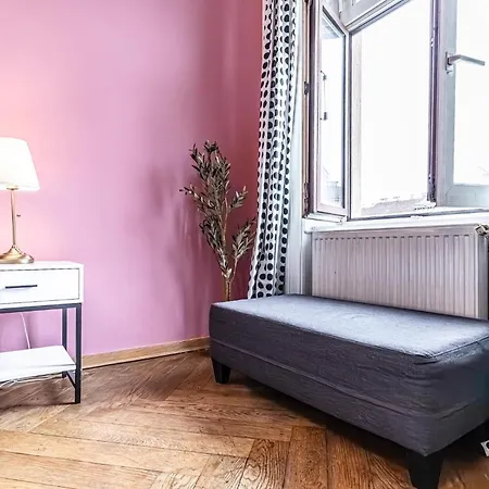 Lovely 1br Apt. Near Akh Hospital