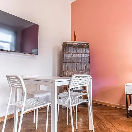 Apartment Lovely 1br Apt. Near Akh Hospital *