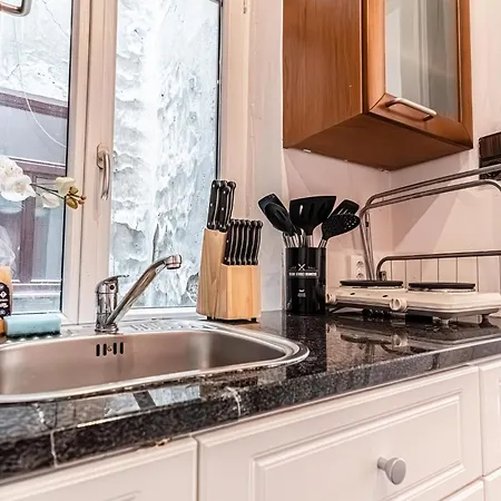Lovely 1br Apt. Near Akh Hospital
