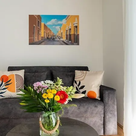 Sunny 1br With Balcony By Hm Apartment
