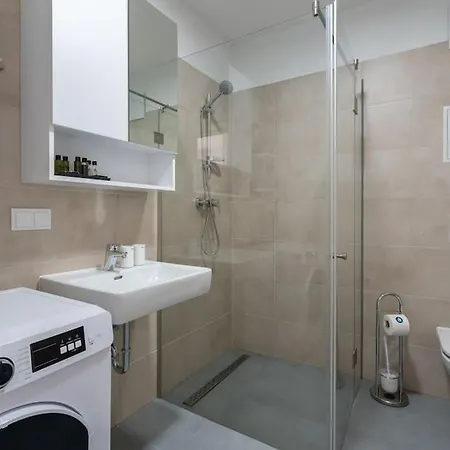 Sunny 1br With Balcony By Hm