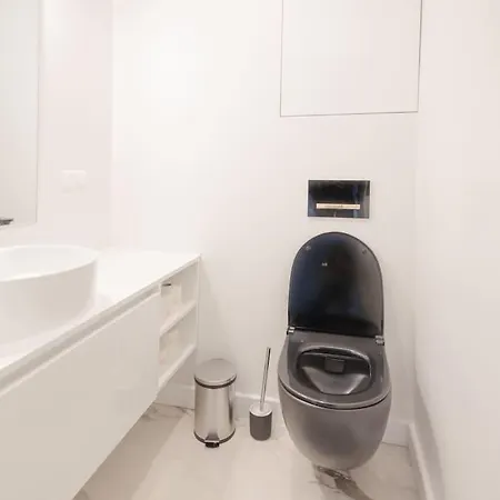 Stylish Two Bedrooms Next Belvedere Apartment