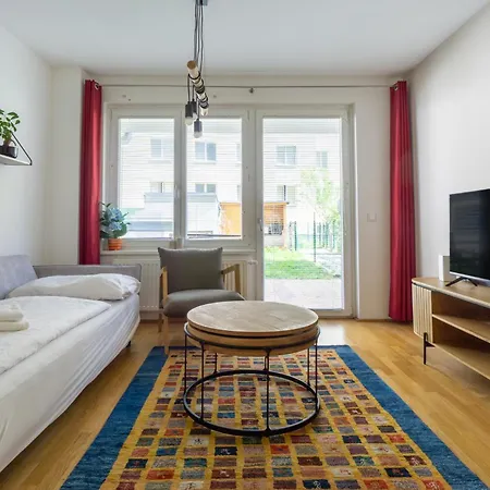 With Garden Close To Stadthalle, Westbahnhof Apartment