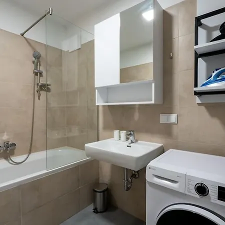 Stylish 1br Escape, Quick By Hm