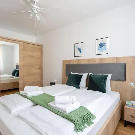 Apartment Trendy 1br, Direct Access By Hm