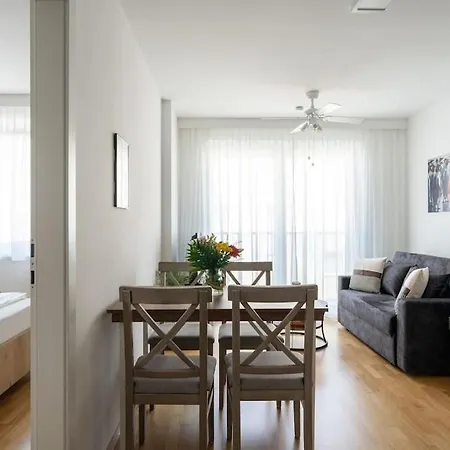 Apartment Trendy 1br, Direct Access By Hm *