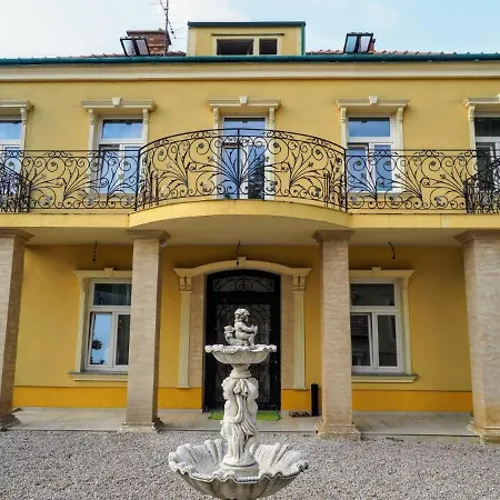 Spacious Near Schoenbrunn Castle * Wien