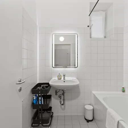 Apartman 1 Bedroom Garden Near Schoenbrunn Bécs
