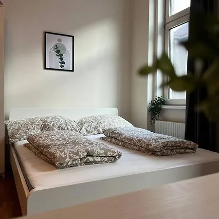 Stylish - Free Parking & Netflix Apartment *