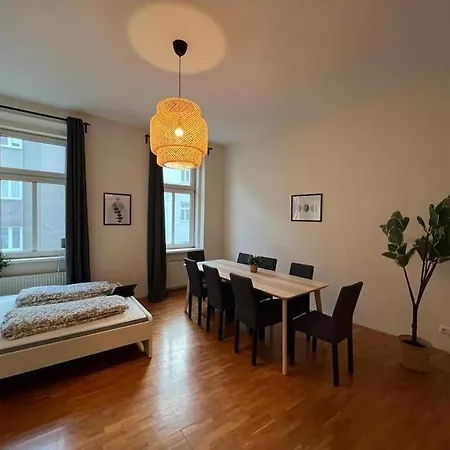 Stylish - Free Parking & Netflix Apartment
