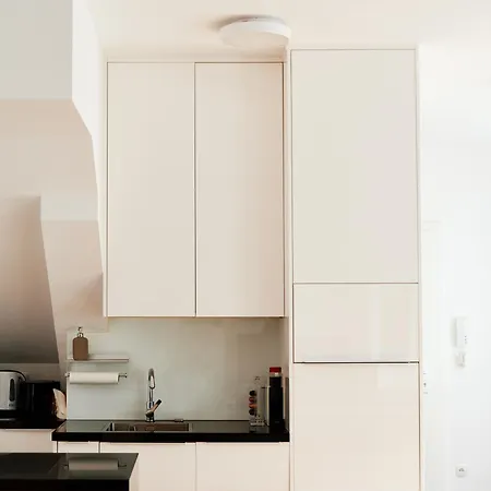New Spacious Ultra-modern In Westbahnhof