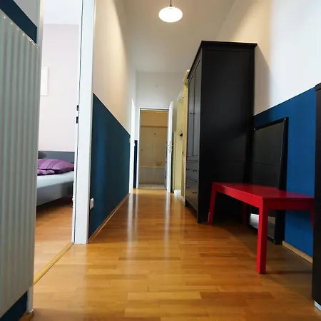 Cozynite Premium Hernals 2 Apartment