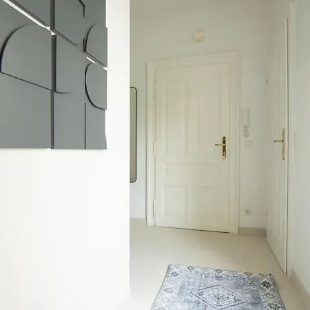 Pet-friendly Flat Near Belvedere Apartmán
