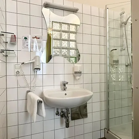 Hotel Very Central, 5 Min To Center, Self Check In Viena