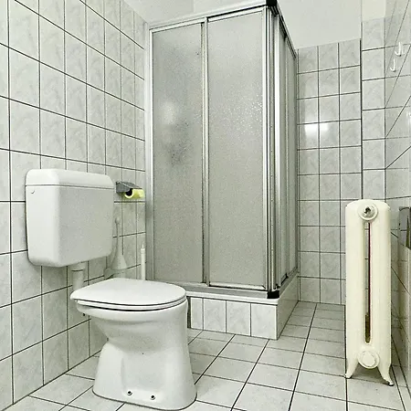 Hotel Very Central, 5 Min To Center, Self Check In Viena