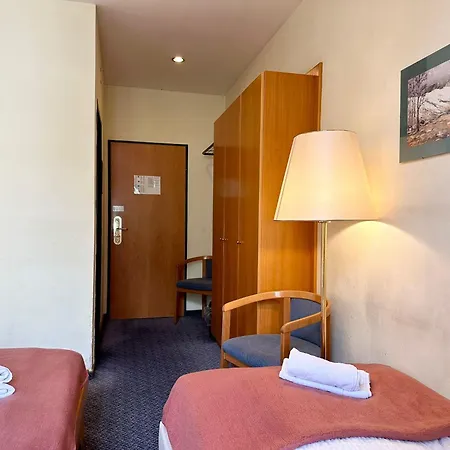 Hotel Very Apartments, 5 Min To Center, No Reception