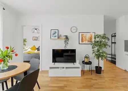 Paid Parking - 1 Minute To Public Transport - 3 Min To Supermarket And Pharmacy