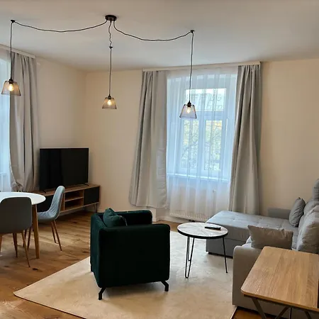 Altbauwohnung Mit Charme - Selbst Check In - Queensize Bett