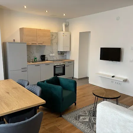Apartment Schoenes Design, 3 Queensize-betten, Walk In Dusche, Kueche Komplett Mit Nespresso, Zusatzpaket Moeglich Kleinkinderbett, Kindergeschirr, Hochstuhl *
