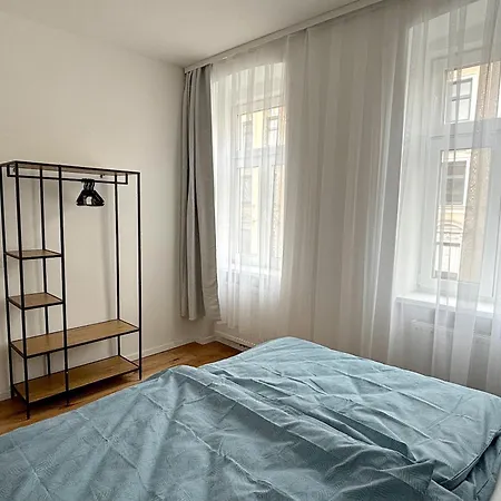 Apartment Schoenes Design, 3 Queensize-betten, Walk In Dusche, Kueche Komplett Mit Nespresso, Zusatzpaket Moeglich Kleinkinderbett, Kindergeschirr, Hochstuhl *