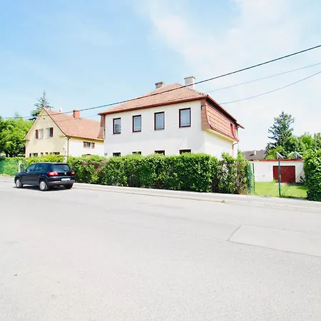 Homestay Family In Am Schopfwerk Area Vienna