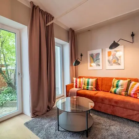 Josef's I Cozy Nest *