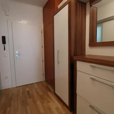 Exclusive Serviced Flat On Taborstrasse דירה