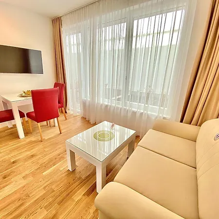 Steiner Residences Rembrandt Apartment *