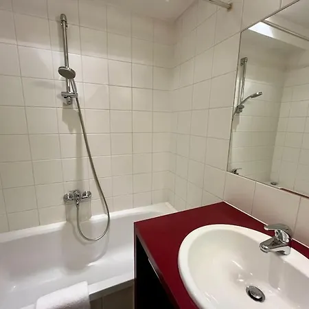 Spacious In The Popular 7th District Apartment *