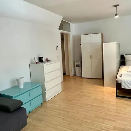 Spacious In The Popular 7th District Apartment *